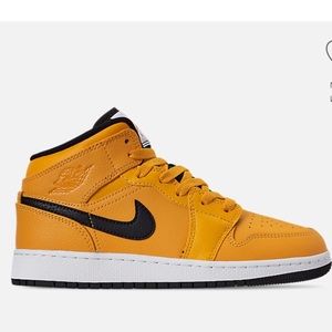 Nike boys AJ Air Jordan 1 mid basketball shoe